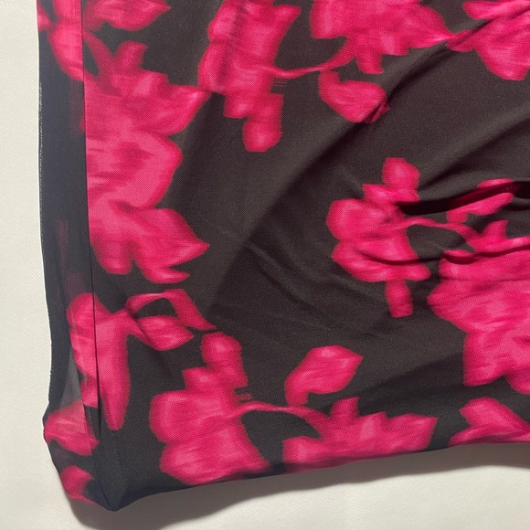 NEW Plus Size Calvin Klein Floral Mesh Asymmetric VNeck 3/4 Sleeve Ruched Top - Picture 3 of 9